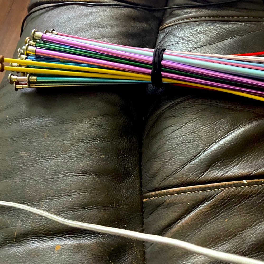 23 Pairs of Knitting Needles In Great Condition